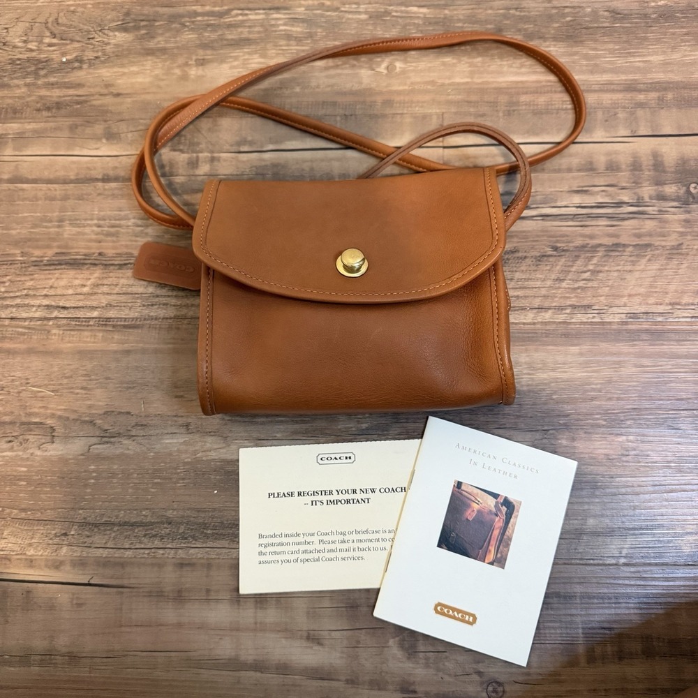 VTG Coach Christie Shoulder Bag British Tan American Classics USA Twist Closure